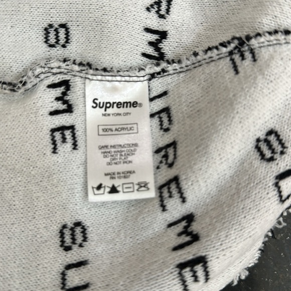 Supreme Black and White Knit Beanie - Picture 4 of 4